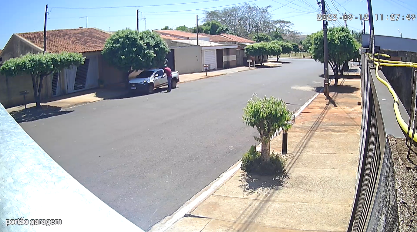 Vídeo flagra o momento em que veículo oficial da administração de Pradópolis é furtado