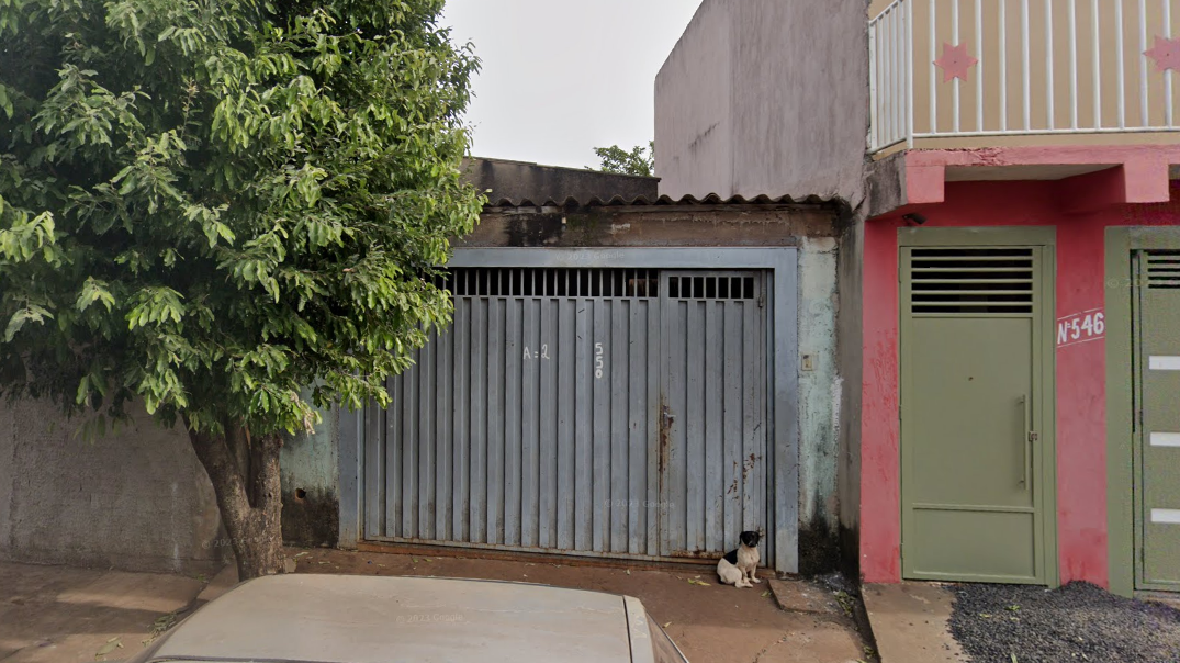 Atirador dispara 17 vezes contra portão de vizinho e homem de 51 anos é atingido no pescoço