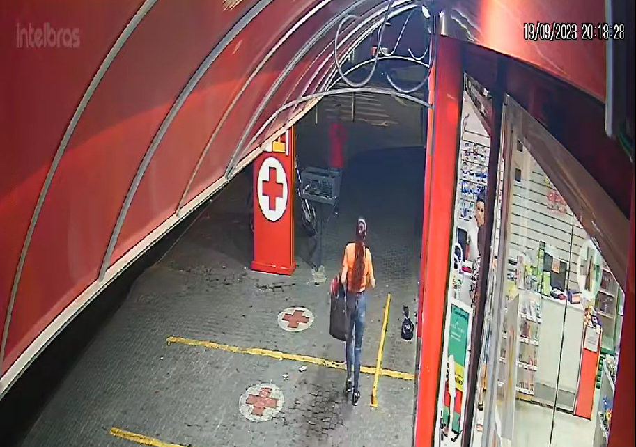 Casal furta farmácia junto com filho de apenas 7 anos