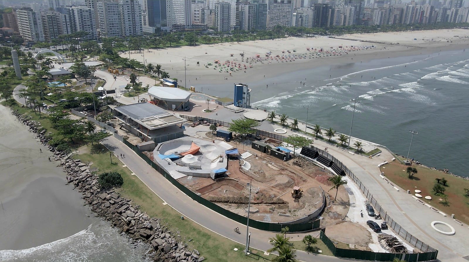 Com data marcada para receber feras do skate, construção de pista do Novo Quebra-Mar, em Santos, avança (4)