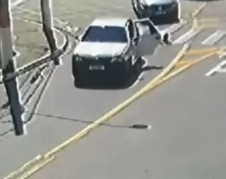 Criança caí de veículo em rua movimentada de Vinhedo