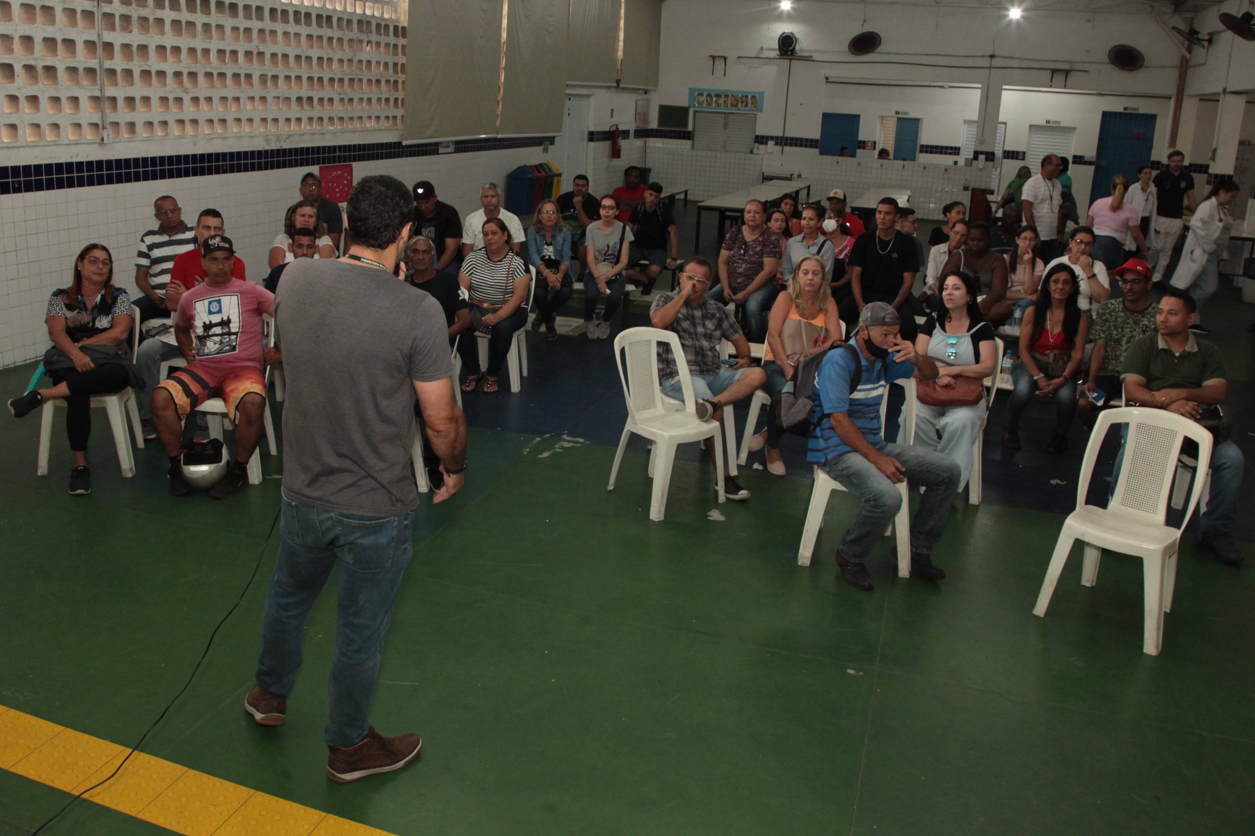 Caravana do Emprego leva milhares de pessoas em busca de trabalho em Santos