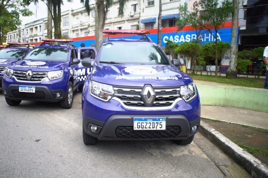 Guarda de São Vicente salva cão vítima de maus-tratos e homem é preso