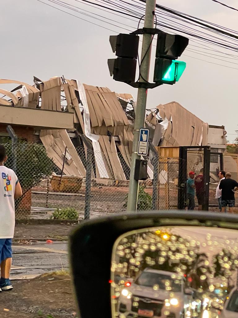 ⛈️☔🍃Clima: temperatura cai e chuva deixa estragos na região