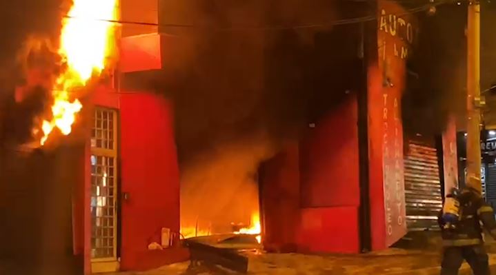 Susto! Incêndio destrói borracharia em Campinas