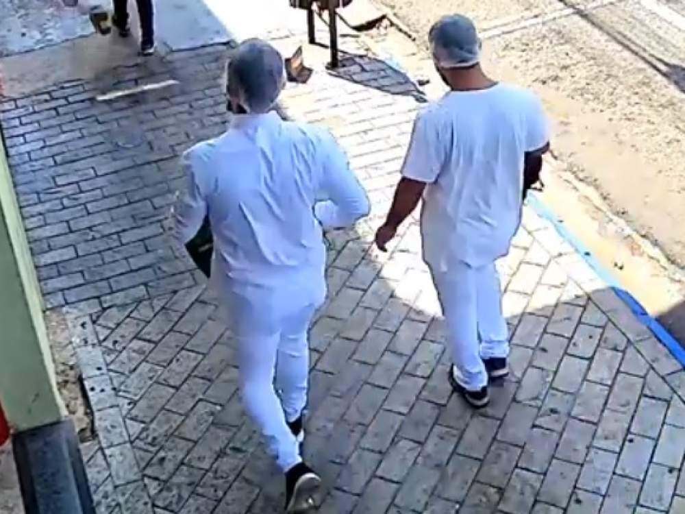 Joalheria de Birigui tem peças roubadas por bandidos mascarados