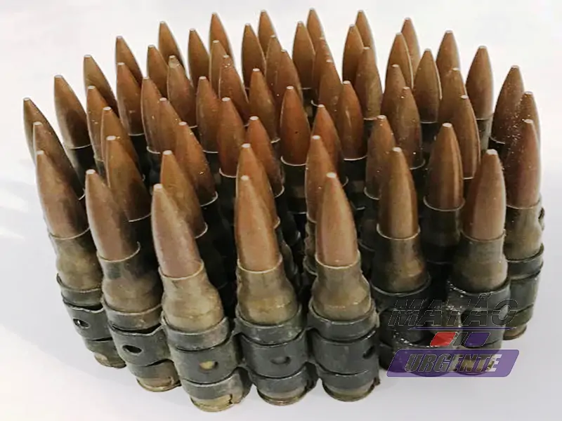 Surpresa desagradável: Inquilina aluga casa e descobre um arsenal escondido no forro