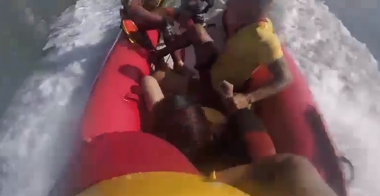 Banhistas são resgatados de afogamento em praia do Guarujá