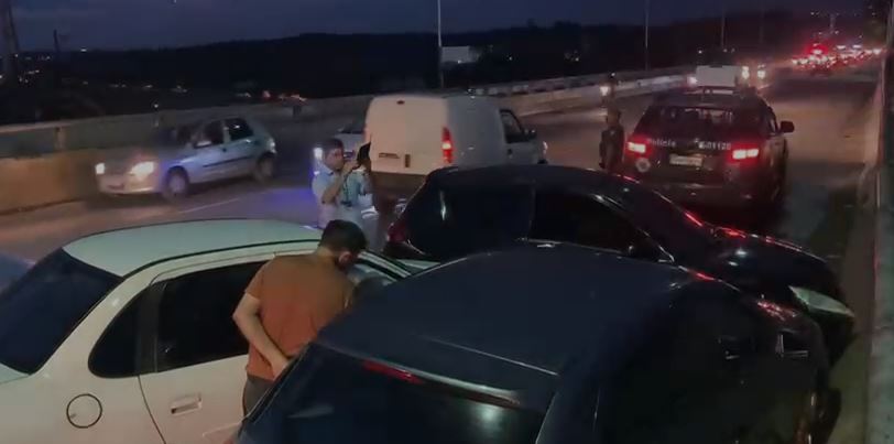 Suspeito foge da PM e provoca acidente na John Boyd Dunlop