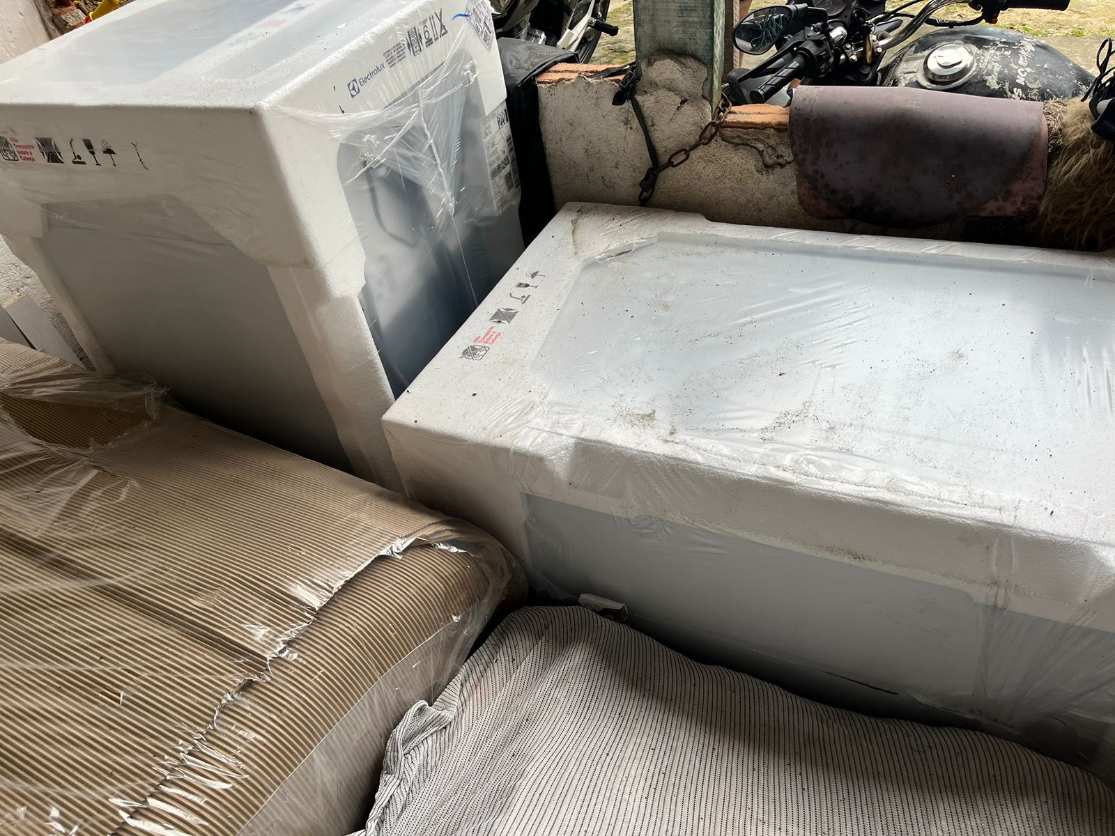 Polícia recupera produtos eletrônicos roubados em São Vicente