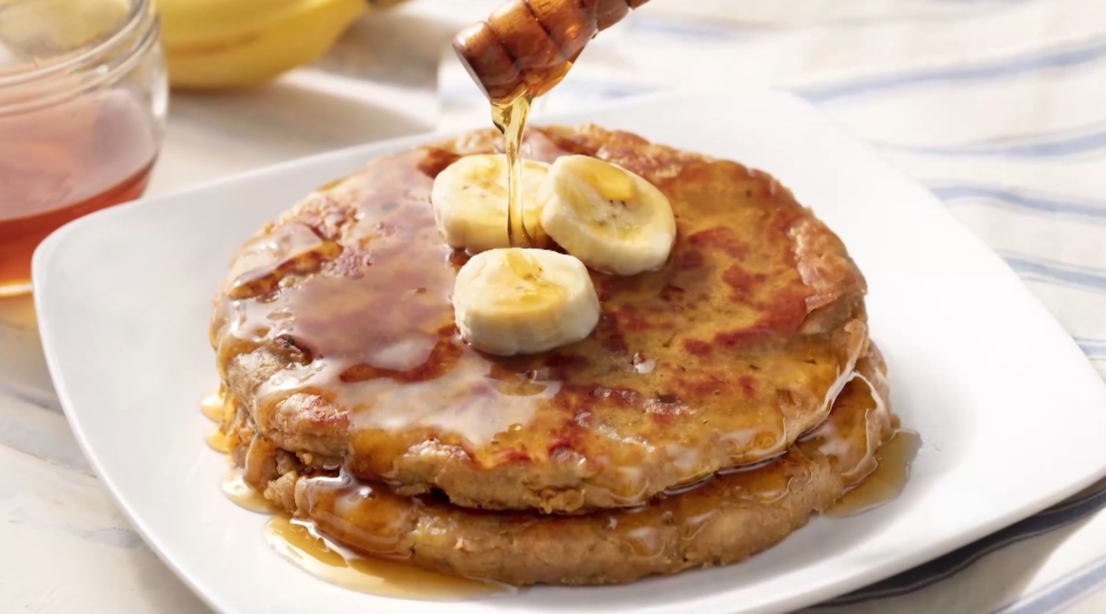 Aprenda a fazer uma panqueca funcional de banana com canela