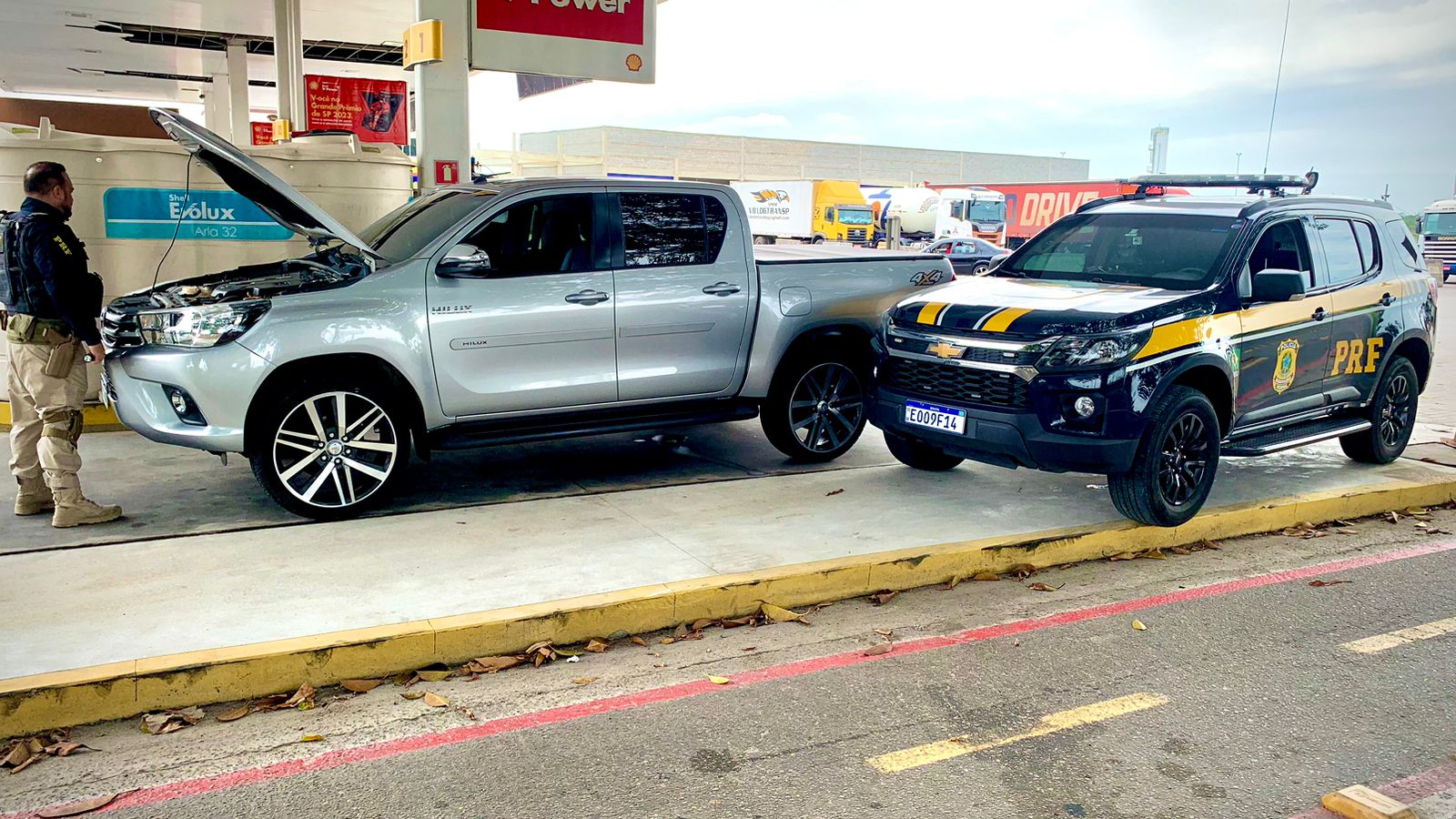 Dois carros roubados foram recuperados pela PRF na Dutra neste domingo