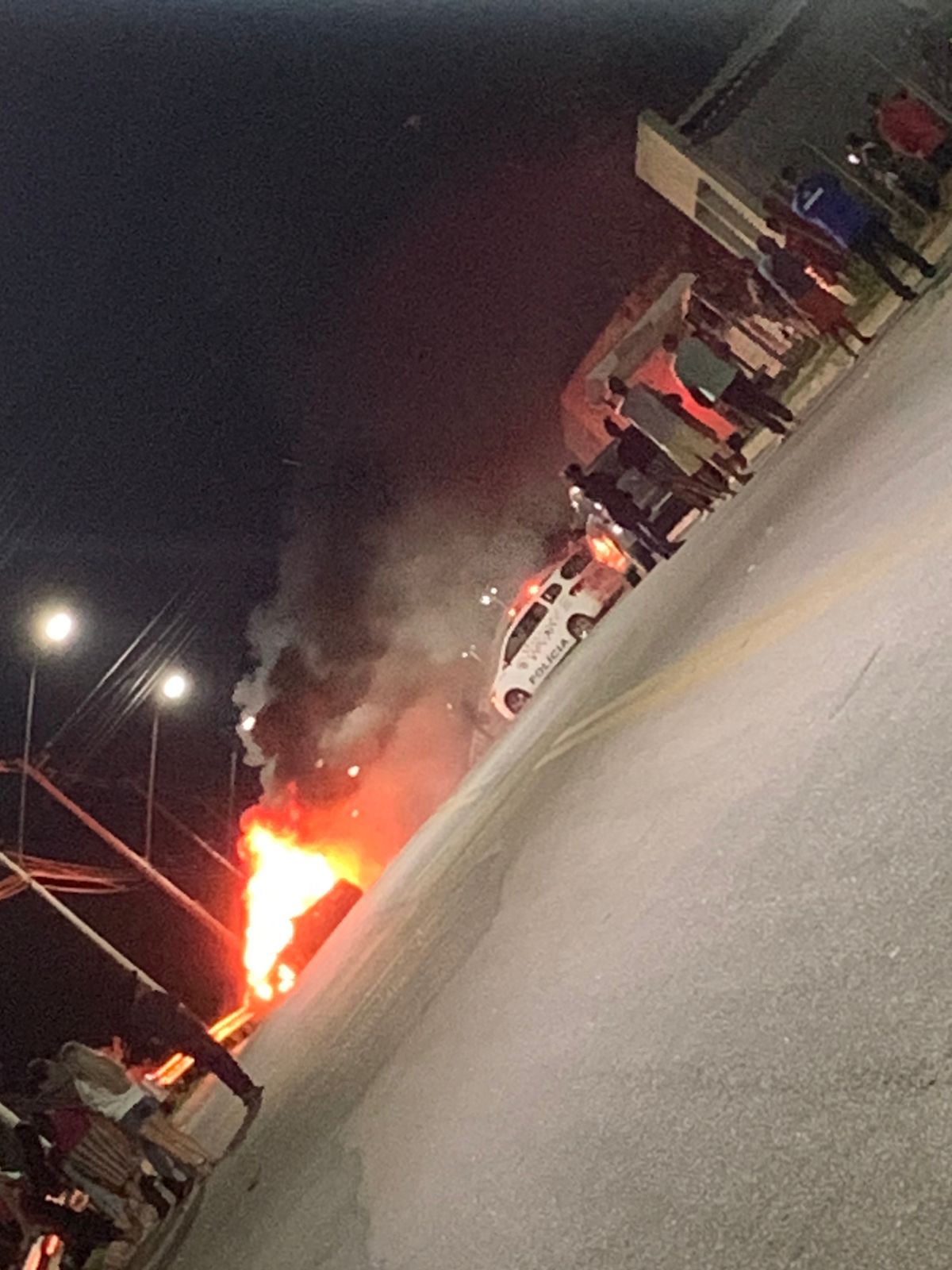 Condutor é preso após carro pegar fogo durante perseguição em São José