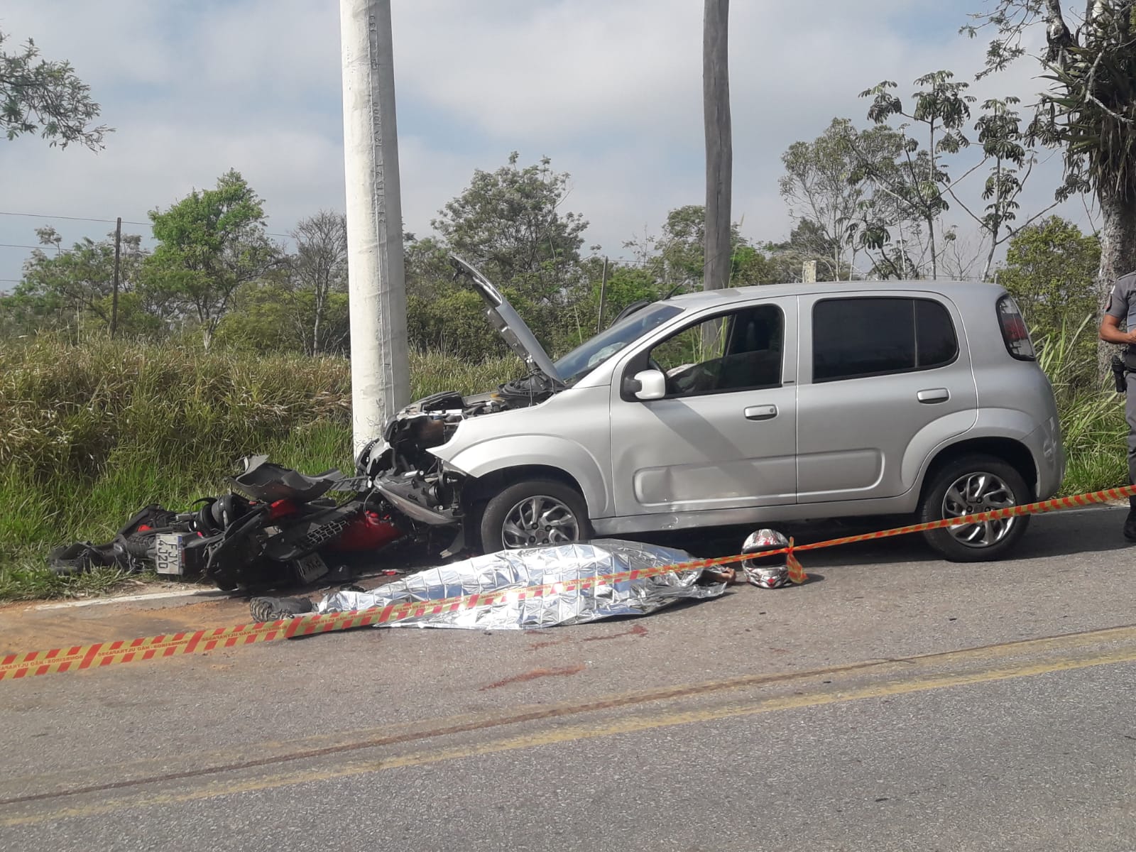 Homem de 26 anos morre em acidente entre carro e moto em São José