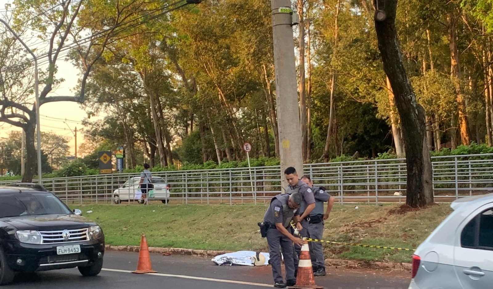 Jovem de 23 anos morre após acidente envolvendo moto e poste em avenida de Ribeirão