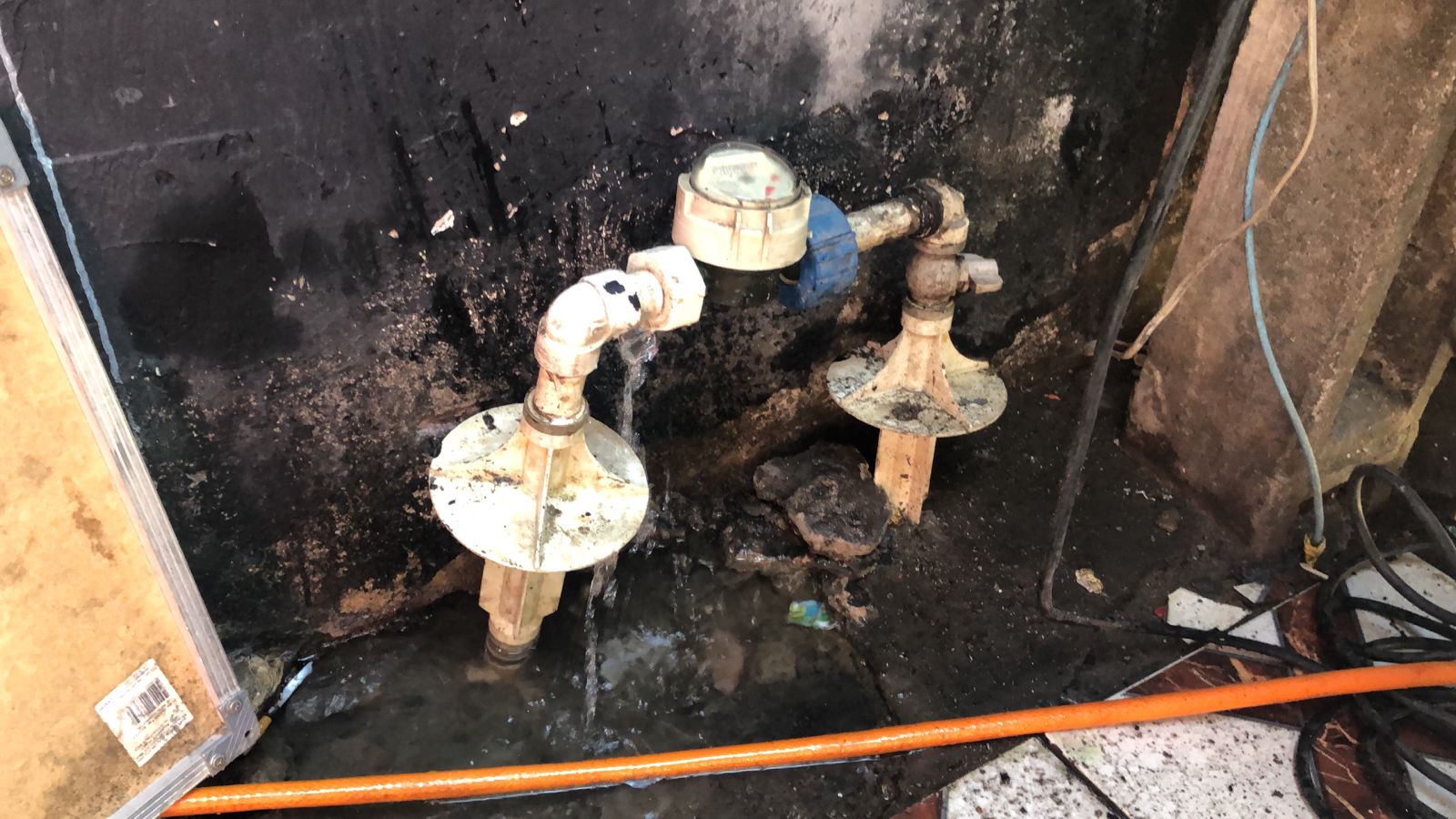 Lava rápido clandestino é descoberto em São Vicente e dono é preso