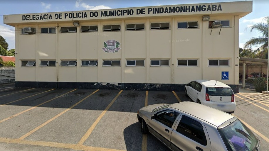 Policial militar atira contra criminosos em tentativa de roubo na via Dutra, em Pinda