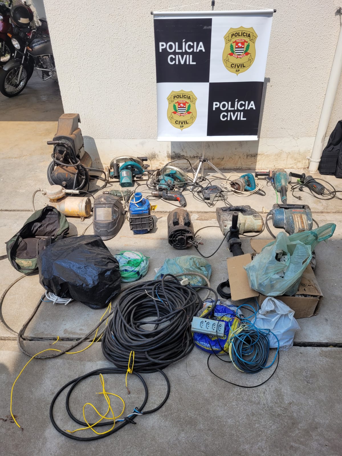 Polícia executa mandados de busca em residências de Araçatuba