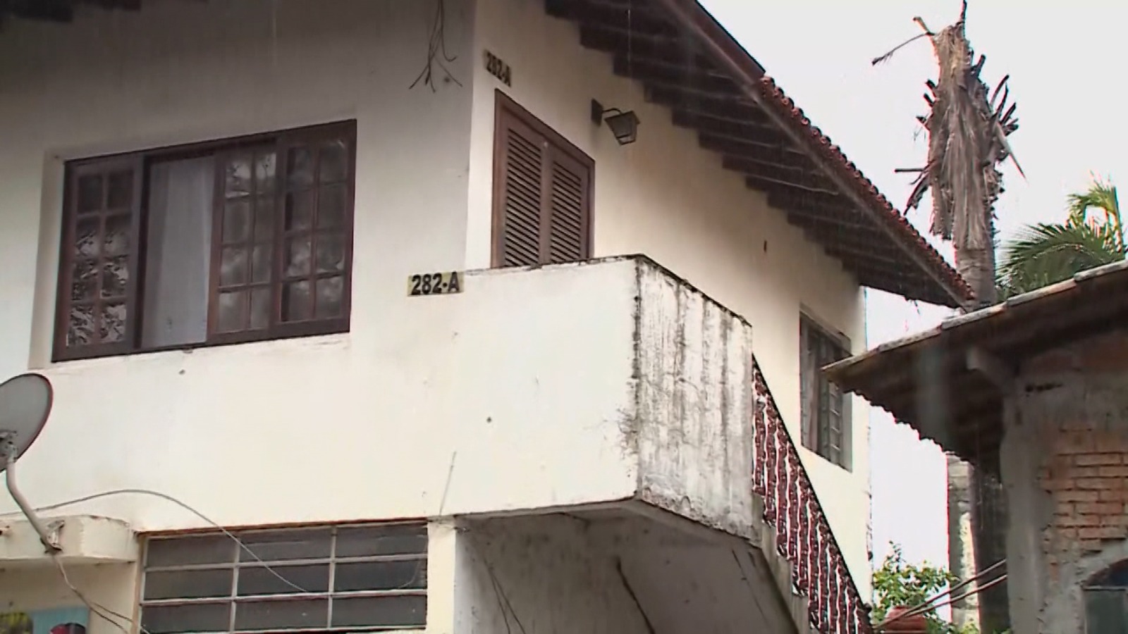 Polícia prende suspeitos por assassinato de tapeceiro