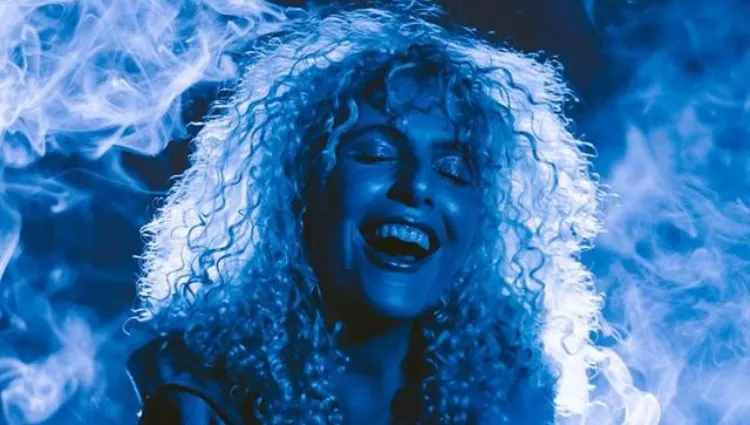 A direção criativa da própria carreira por Luiza Lian, no Vitrine