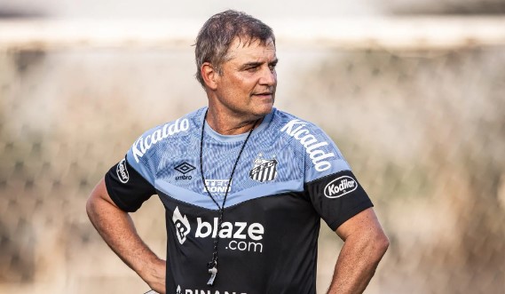 Cinco jogos e ponto final de Diego Aguirre no Santos