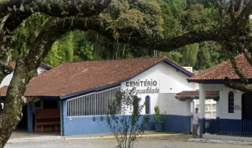 Homem leva portão de cemitério de Mongaguá e vai preso