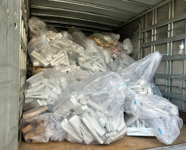 Polícia incinera cerca de 4 toneladas de drogas apreendidas na Baixada Santista