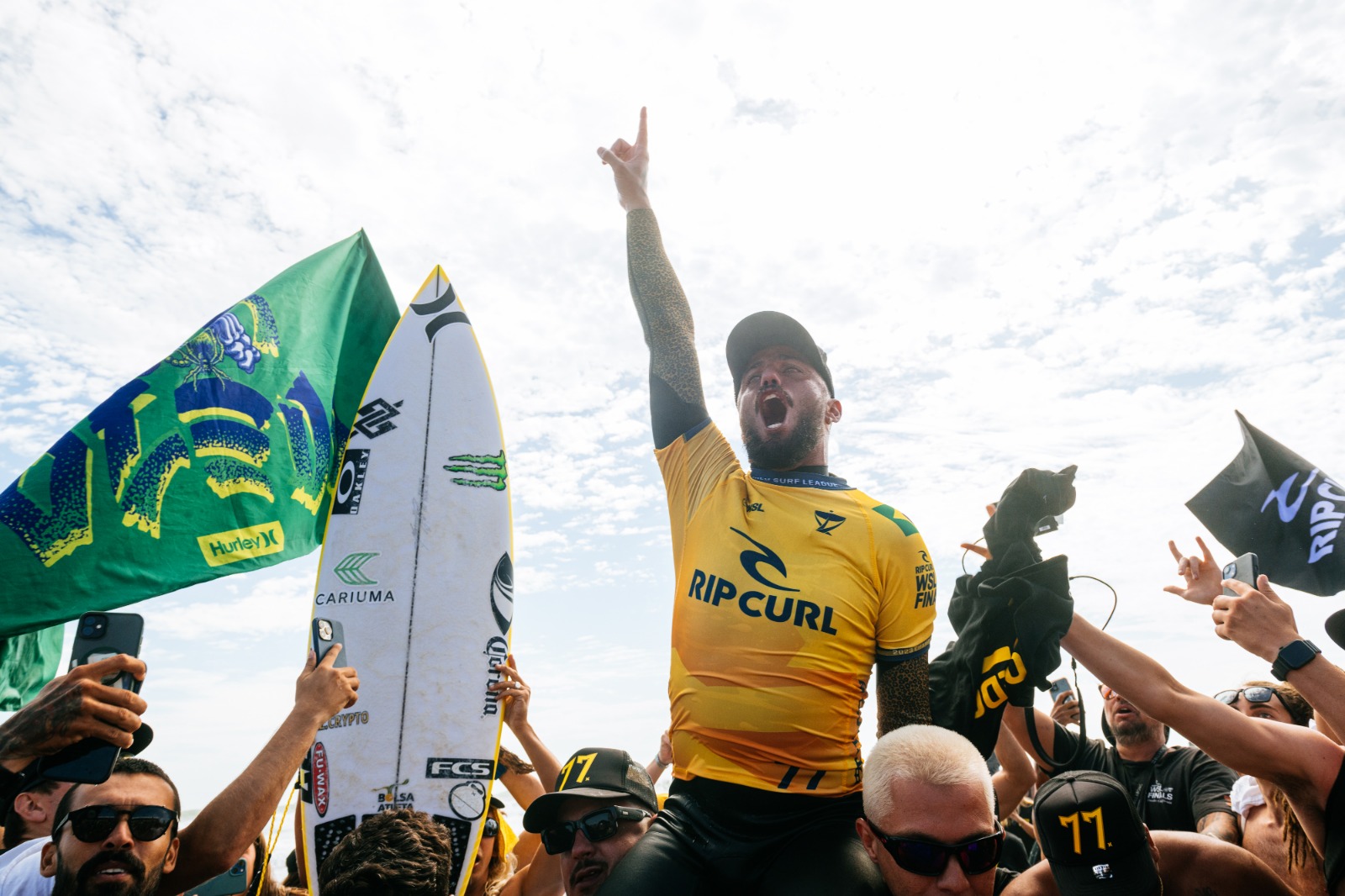 Filipe Toledo garante o sétimo título mundial de surf para o Brasil em nove anos