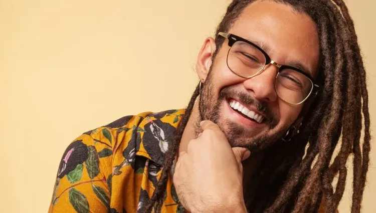 “Numa zona medíocre, não vai conseguir notoriedade.”: Gabriel Elias comenta desafios de compor nos dias de hoje