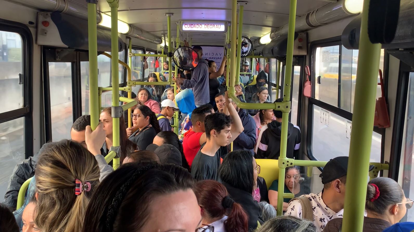 Ônibus lotado de insegurança: saiba como se proteger de furtos