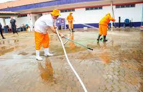 presos limpaam escola