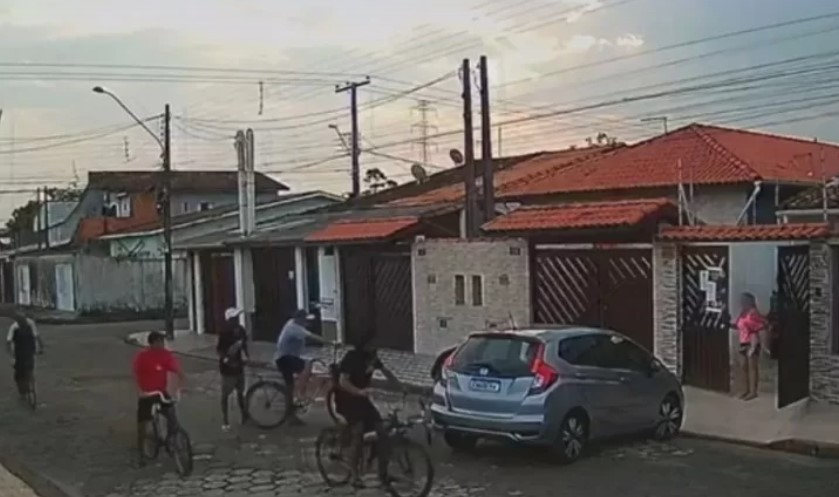 Mulher tem carro roubado por seis criminosos no Litoral