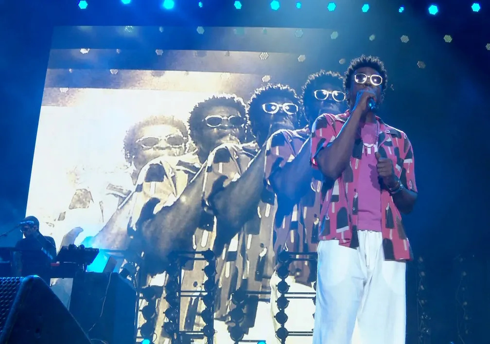 Seu Jorge canta os maiores sucessos e faz show para toda a família no The Town