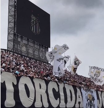 Torcida do Santos demonstra amor incondicional e lota a Vila Belmiro para a ‘decisão’ contra o Vasco