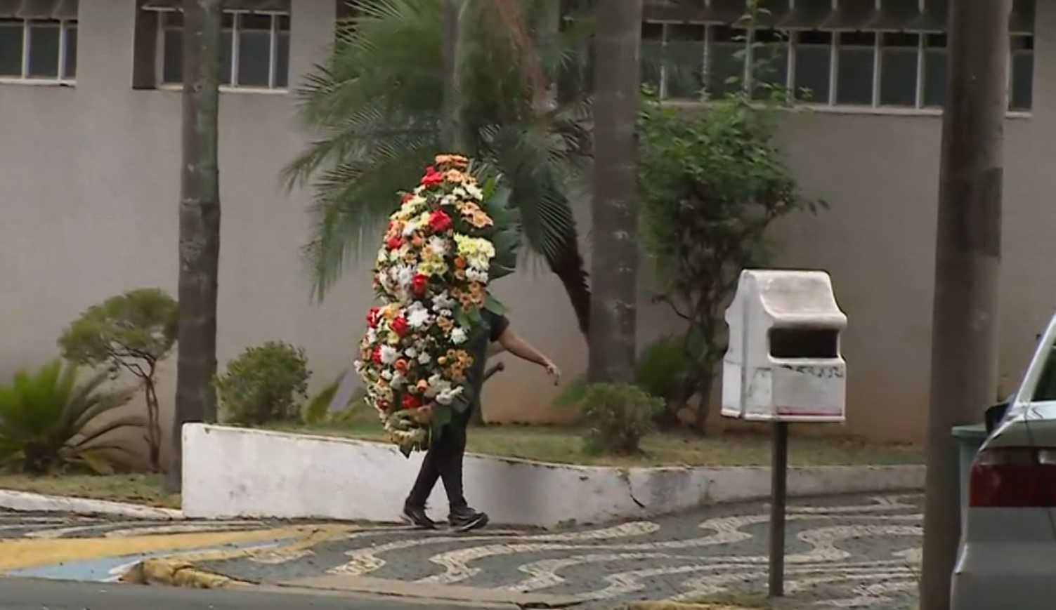 Velório de dentista é interrompido e corpo volta para IML Velório de dentista é interrompido e corpo volta para IML