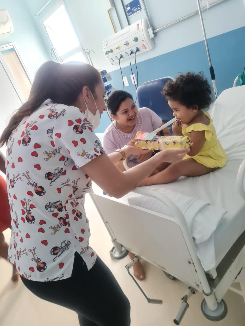 Crianças recebem brinquedos durante todo o mês de outubro nos hospitais de Campinas. A ação é uma iniciativa da Rede Mario Gatti.