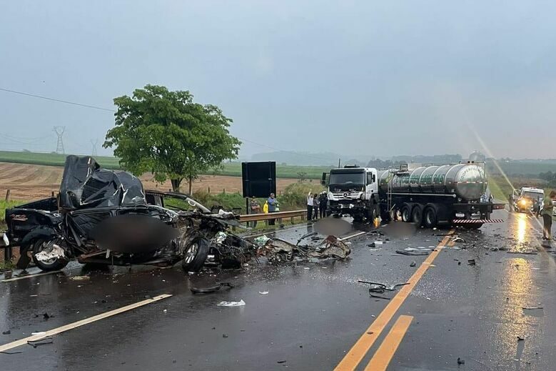 Acidente grave deixa 4 pessoas mortas e duas feridas