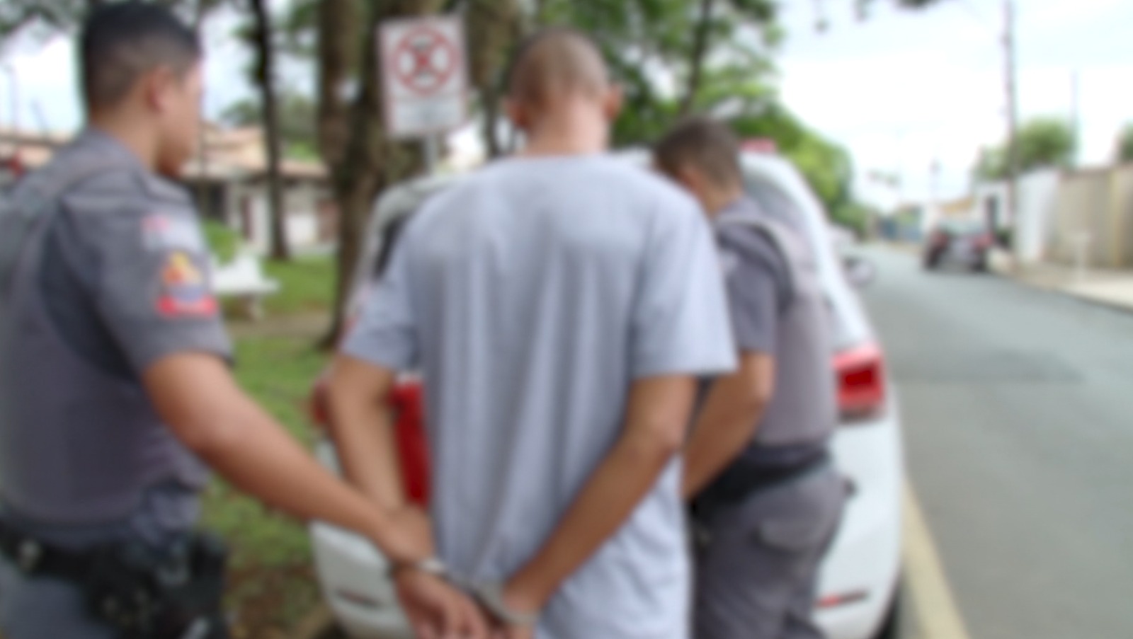 Adolescente de 17 anos tenta matar a própria mãe em Cosmópolis