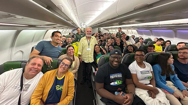 “A gente dormia de roupa e em alerta”, diz brasileiro resgatado pela FAB em Israel