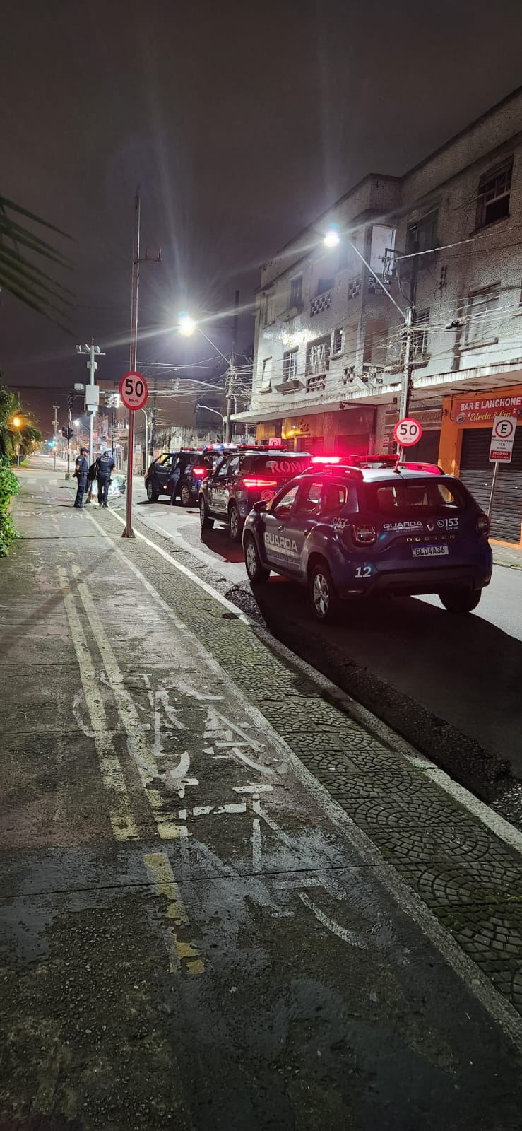 Dupla acusada de furtos de fios em Santos é presa