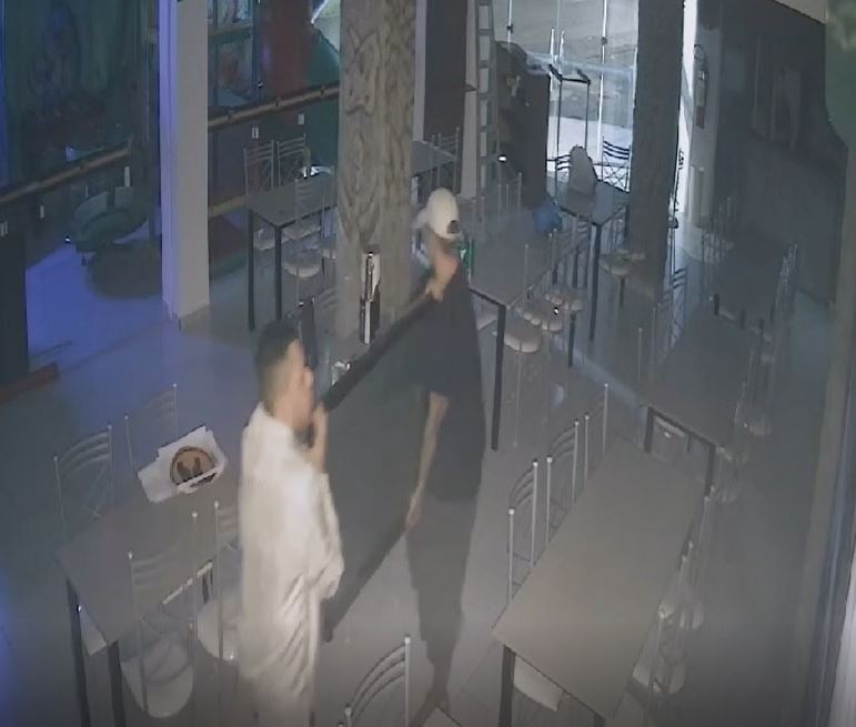 Câmeras flagram furto em hamburgueria de Americana