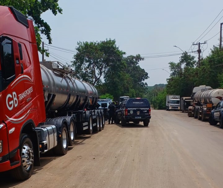 Caminhoneiro-e-assaltado-em-frente-a-empresa-em-Paulinia Caminhoneiro é assaltado em frente a empresa em Paulínia