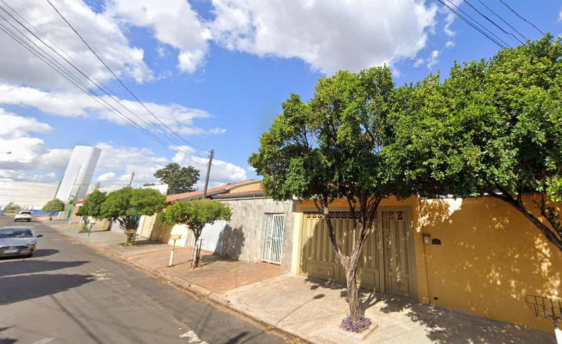 Idoso de 79 anos fica ferido após acidente doméstico envolvendo moto serra, em Ribeirão Preto