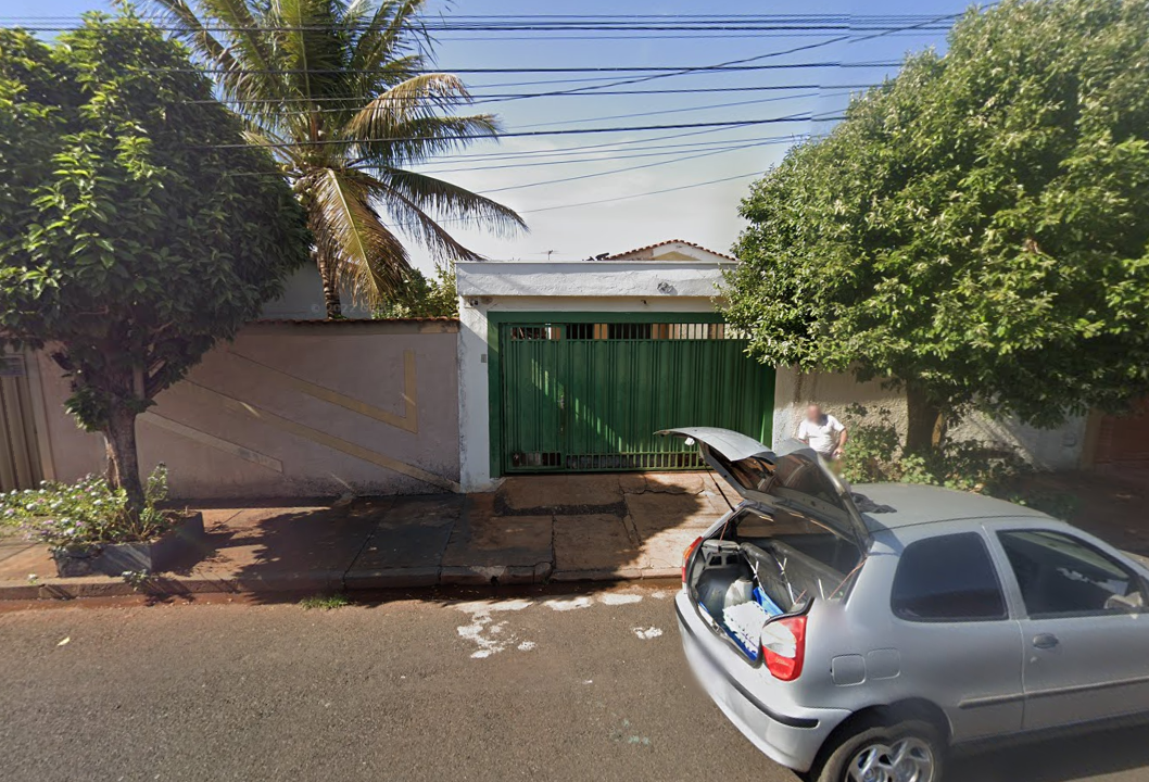 Homem em situação de rua descumpre medida protetiva, retira a filha dos cuidados da mãe e foge