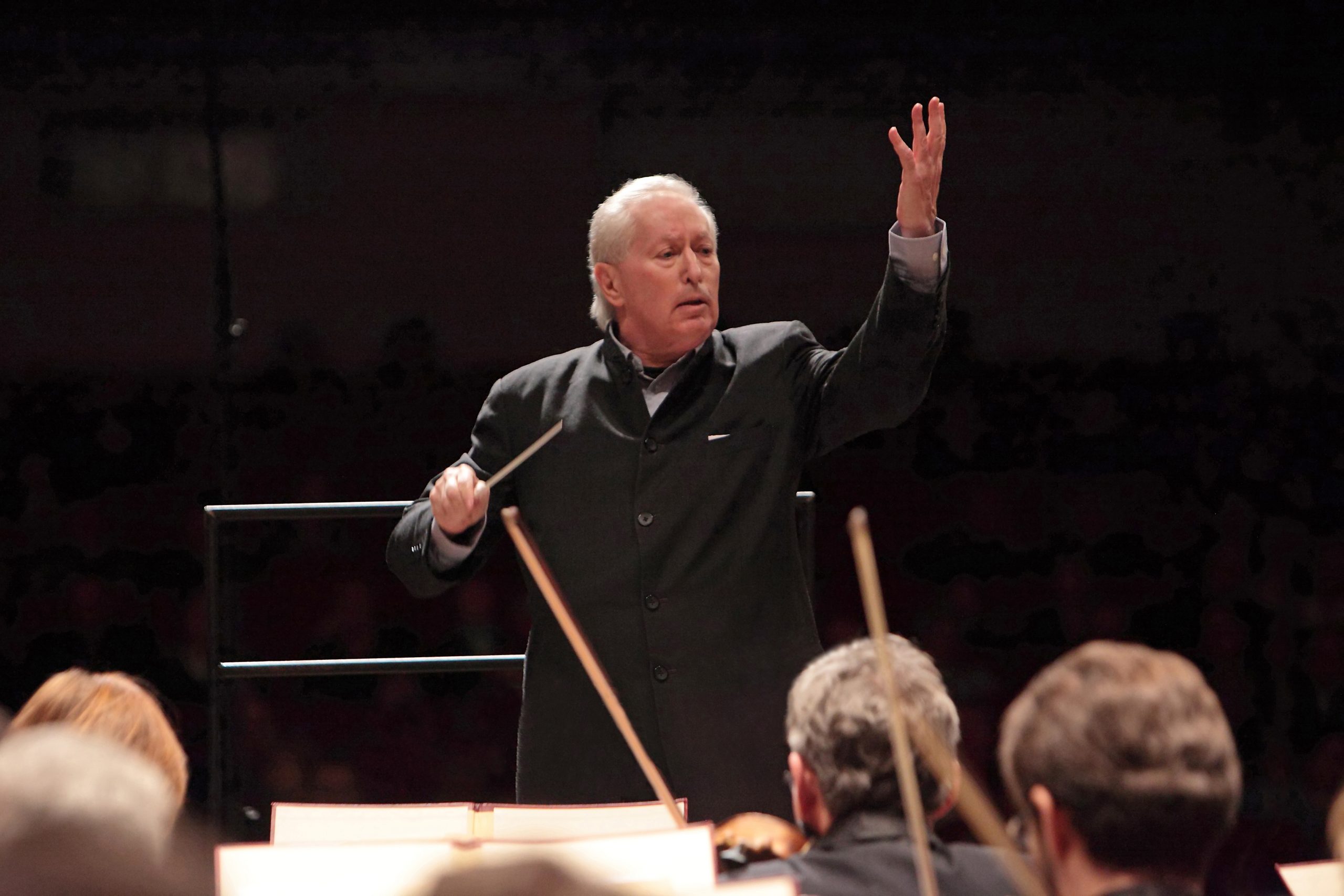 Concerto Internacional em Piracicaba tem presença da pianista Erika Ribeiro e do maestro Thomas Sanderling