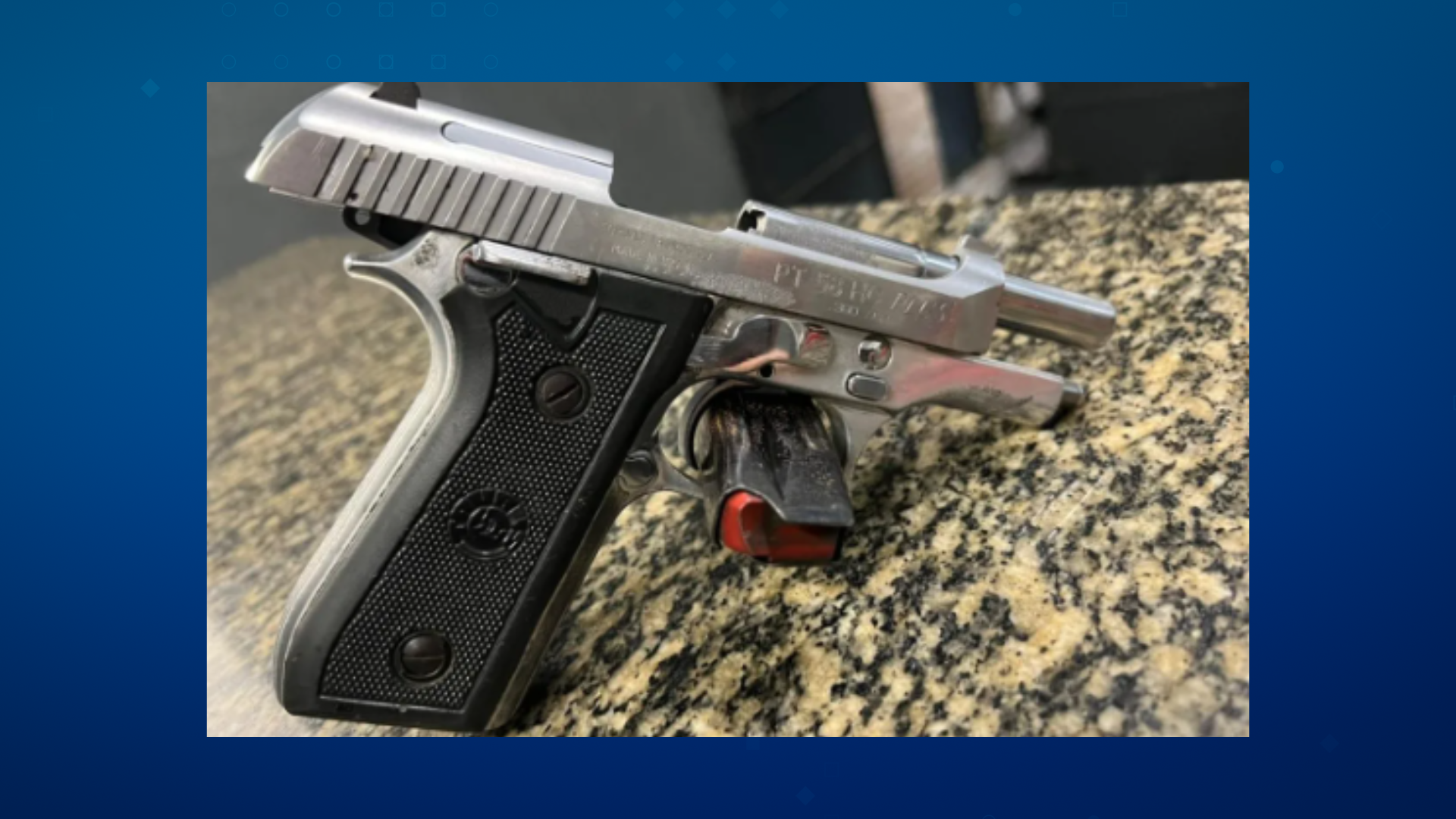 Noite frustrada: Homem armado é preso após sair de motel, em São Vicente