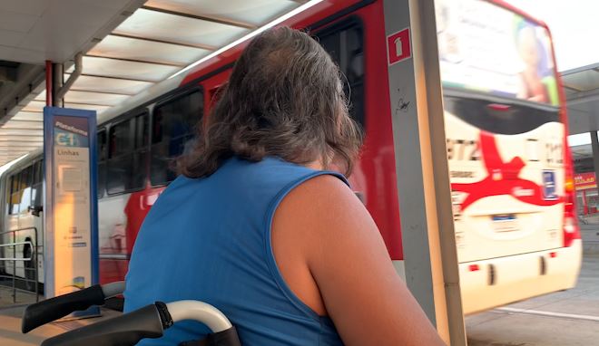 Elevadores quebrados nos ônibus dificultam a vida de cadeirantes em Campinas