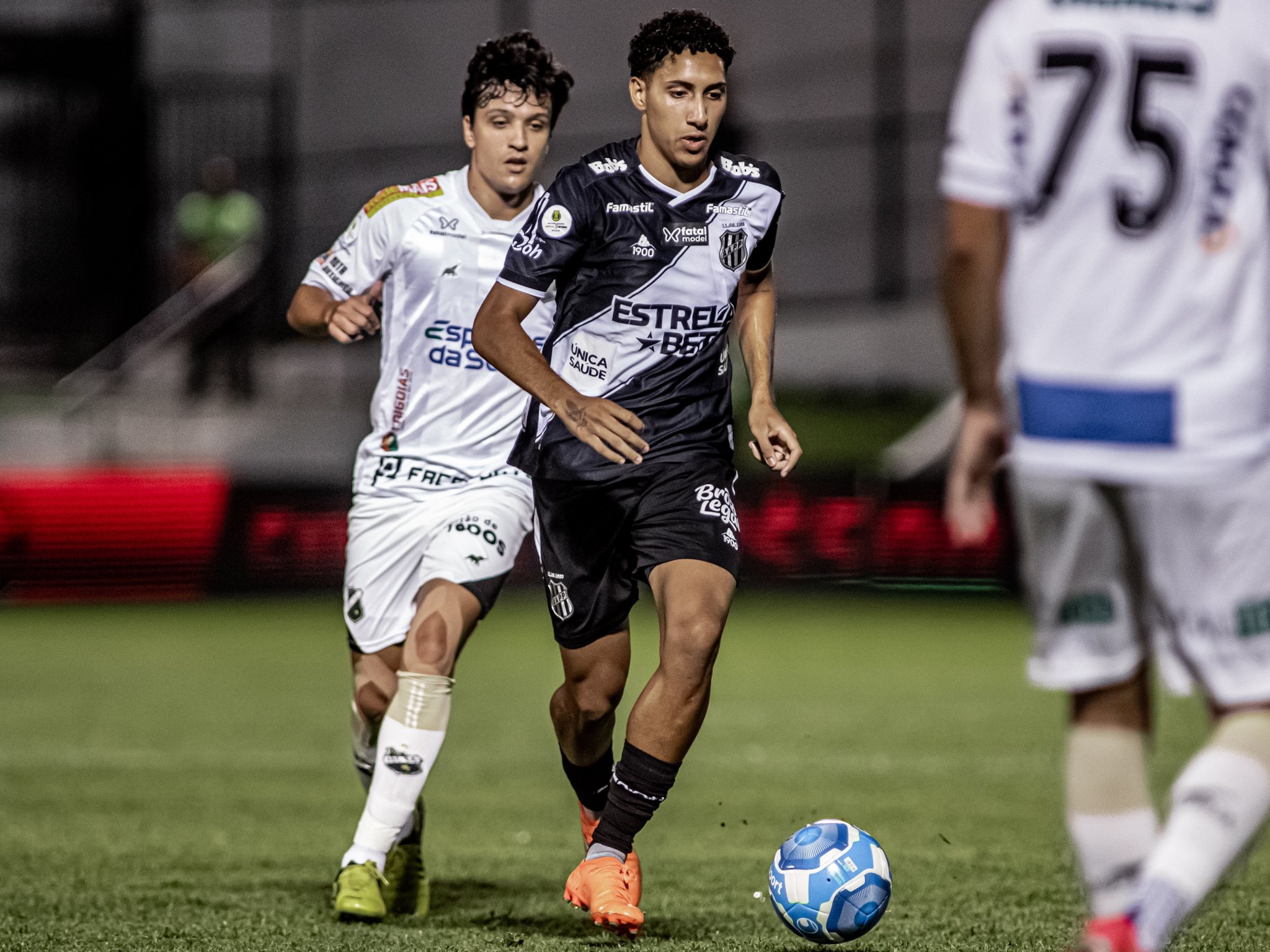 Em atuação desastrosa, Ponte Preta perde para o lanterna ABC