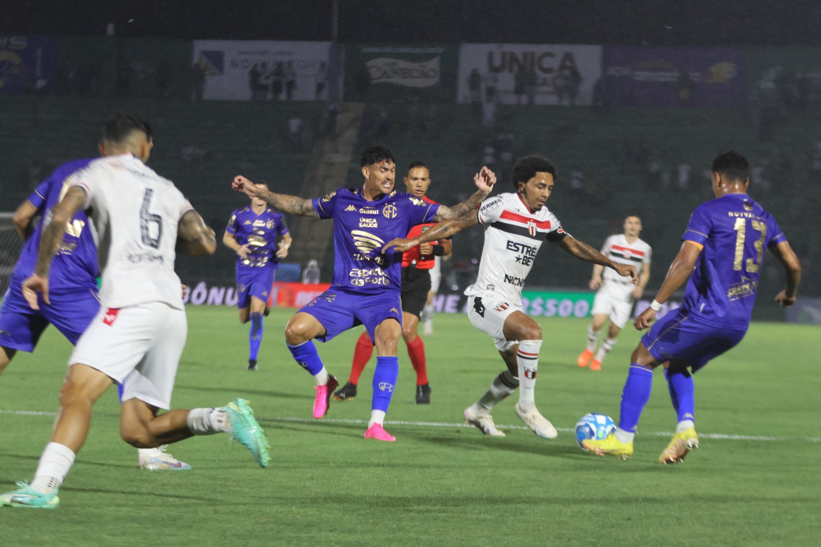 Botafogo vence o Guarani e garante permanência na Série B