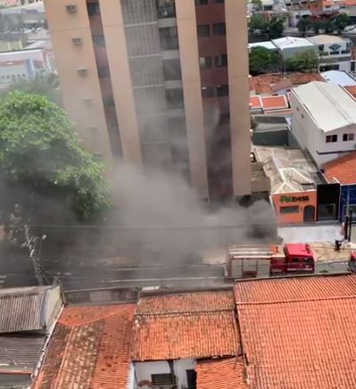 Incêndio em garagem de prédio mobiliza bombeiros no Cambuí
